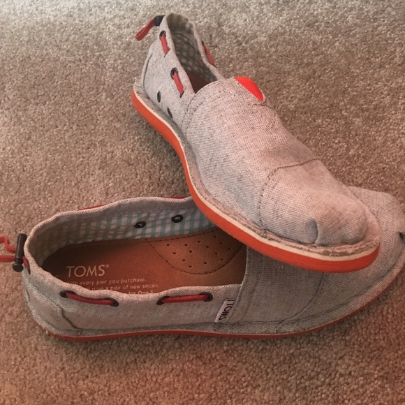 Adorable, like new Toms