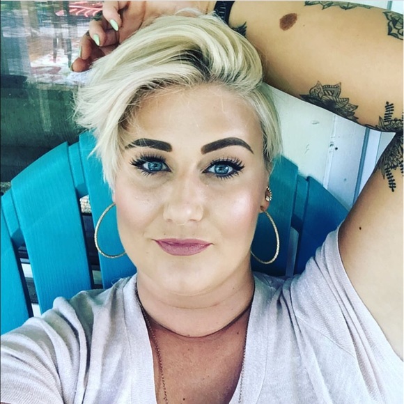 Meet your Posher, Melissa