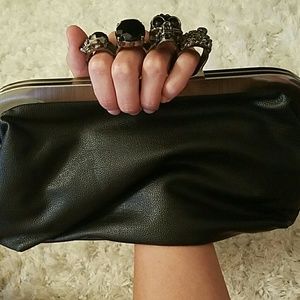Skull Clutch