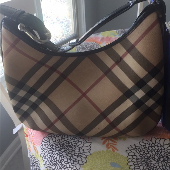 Burberry shoulder Bag normal wear and tear.