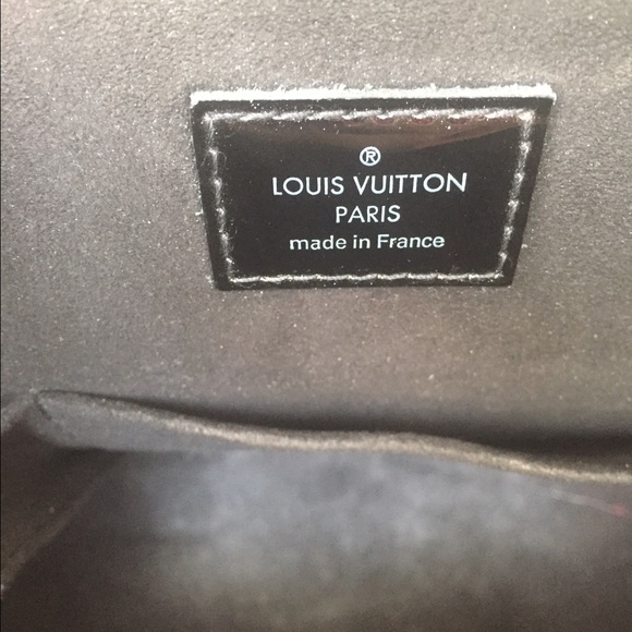 Authentic Louis Vuitton hand bag👌🏿😍😎 - Picture 4 of 4