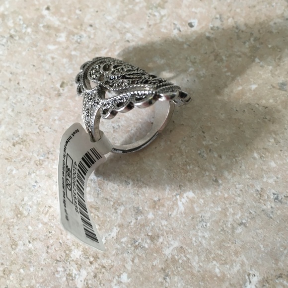 Ring - Picture 2 of 4