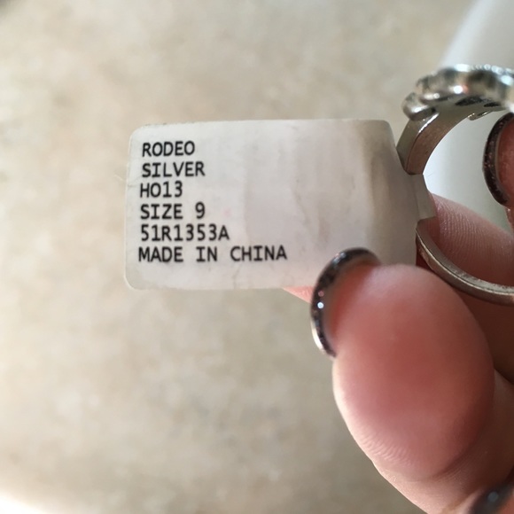 Ring - Picture 3 of 4