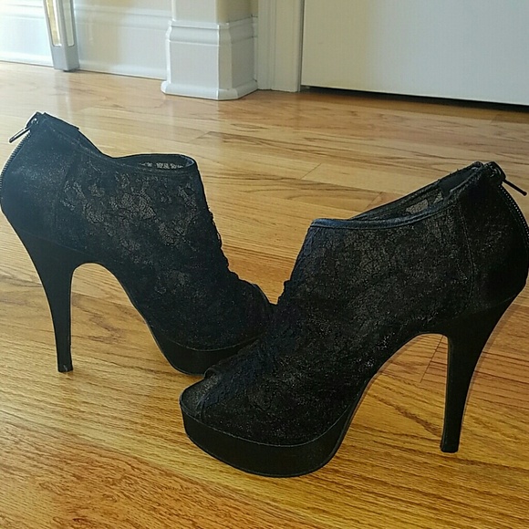 Chinese Laundry Lace Booties