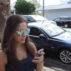 Meet your Posher, Manoela