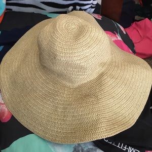Straw beach hat