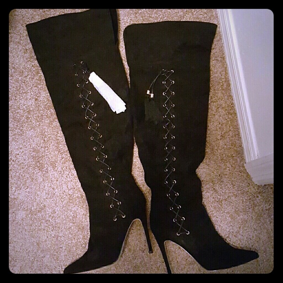 Knee high boots w/tassle