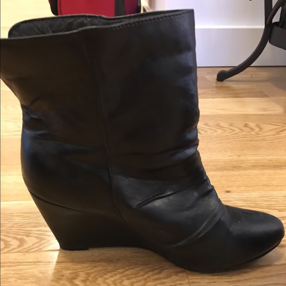 Black wedge boots