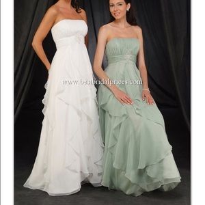 NEw with tags white wedding/prom dress. Never worn