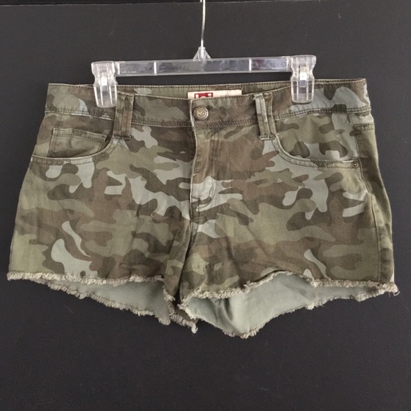 l.e.i. Lowrise Camo Shorts