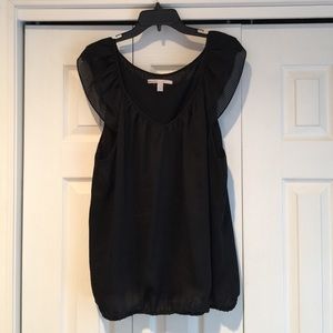 Black ruffle sleeveless blouse.