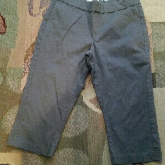 Cute capris - Picture 1 of 4