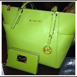 ISO OF THIS BAG AND WALLET IN SAME COLOR