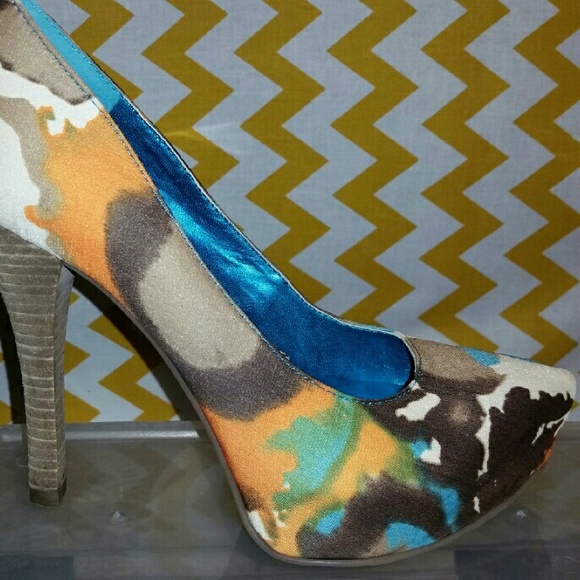 Heels - Picture 2 of 2