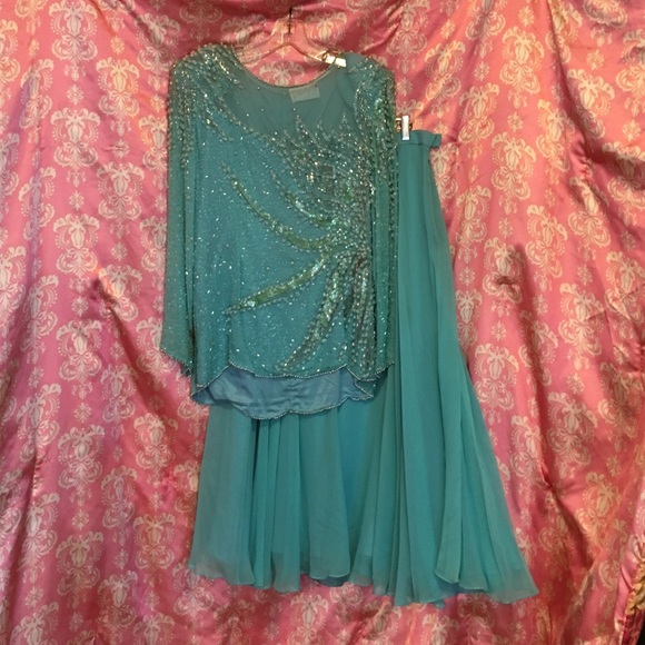 Gorgeous teal beaded the top with chiffon skirt