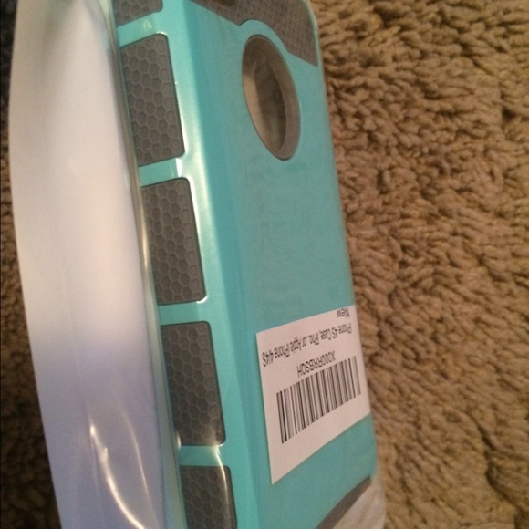 NWT iPhone 4/4s case - Picture 2 of 2