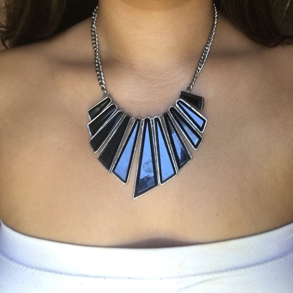 Black necklace - Picture 1 of 1