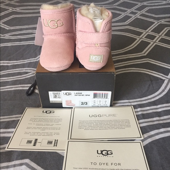 Baby UGG booties size 2/3 pink 😍😎