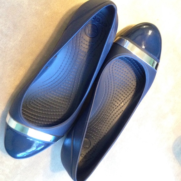 Navy & silver cap toe crocs.