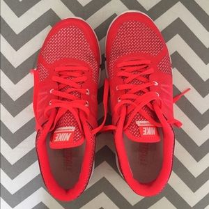 Nike Flex Run 2014 Sz 7
