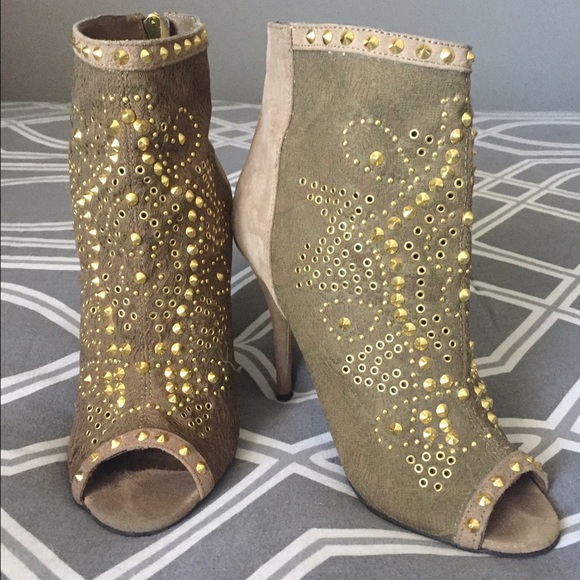 Super cute - Hunter Green Booties size 7