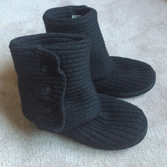 Black classic cardy Uggs