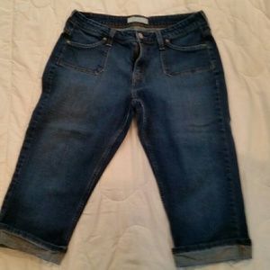 Levi's cuffed capris