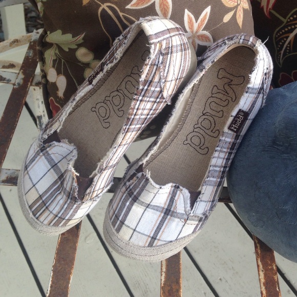 Cute Mudd slip-ons