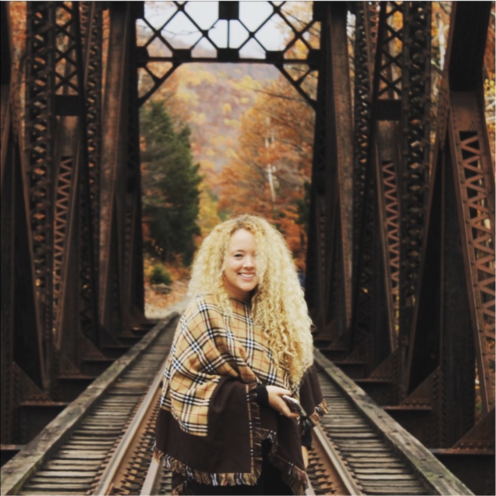 Meet your Posher, Katelyn