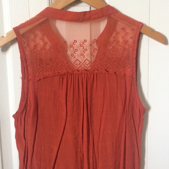 Adorable button down and tie front top - Picture 2 of 2