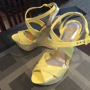 Sz 8.5 funky heel less wedges