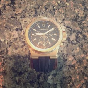 Rose gold, men's Michael Kors oversized watch. ⌚️