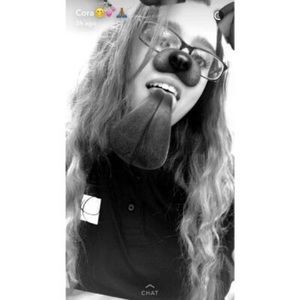 Meet your Posher, Alexis