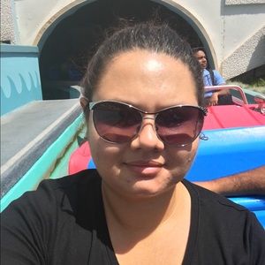 Meet your Posher, Lydia