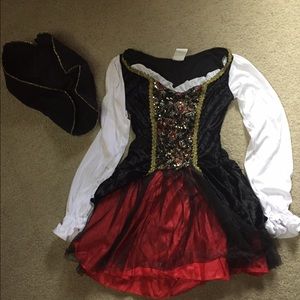 Cute pirate costume!