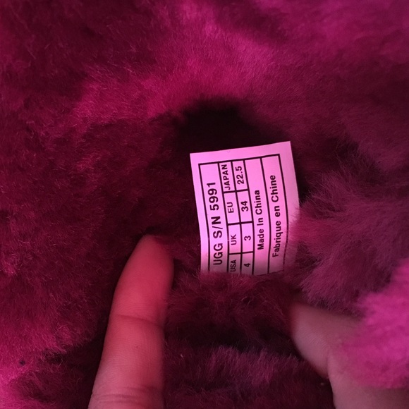 K Bailey button ugg - Picture 3 of 4