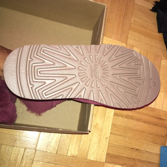 K Bailey button ugg - Picture 4 of 4