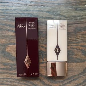 Charlotte Tilbury Light Wonder Foundation shade 4