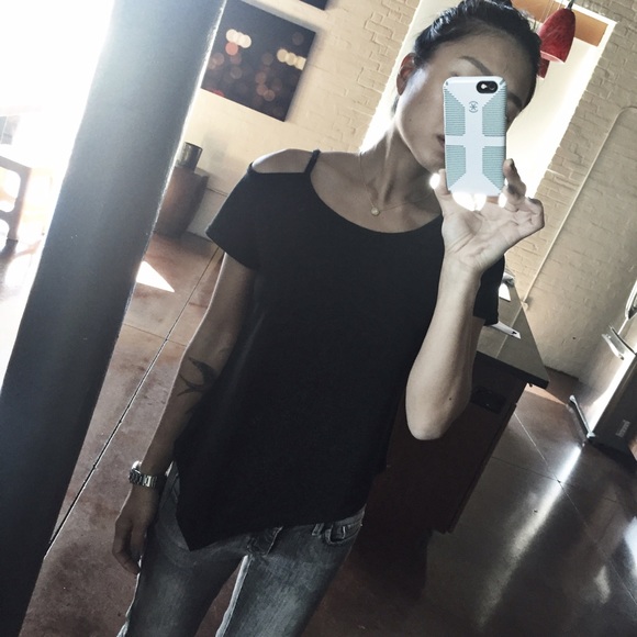 Cutout asymmetric tee