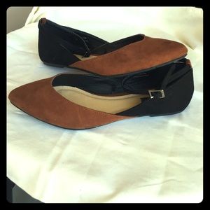 😎PRICE DROP Two toned suede flats from Forever 21