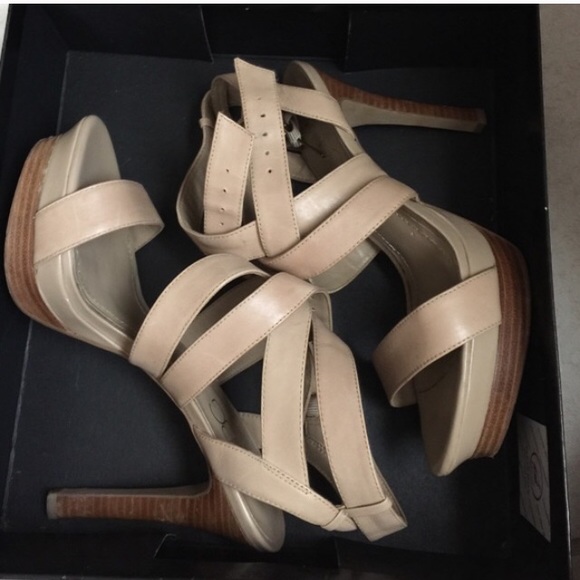 Bcbg tan sandal heels