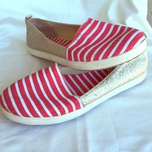 ⚓️🎉 Gold and red/ white nautical striped flats