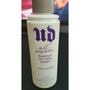 URBAN DECAY
All Nighter  Setting Spray