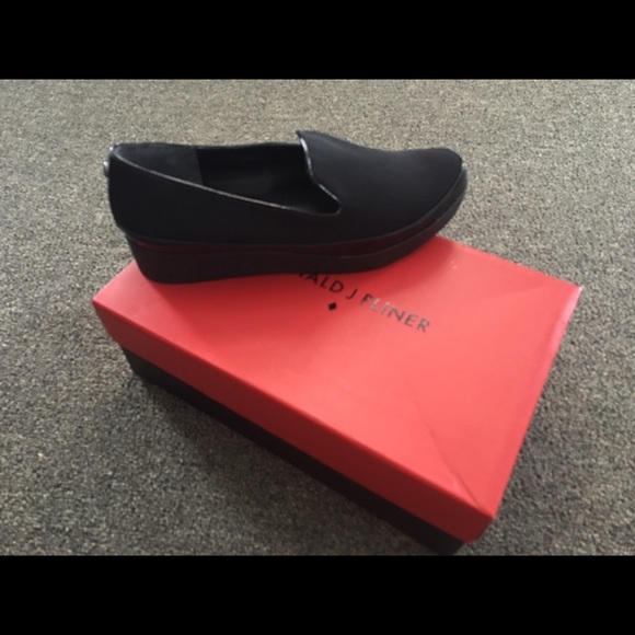 Black Comfy Flats