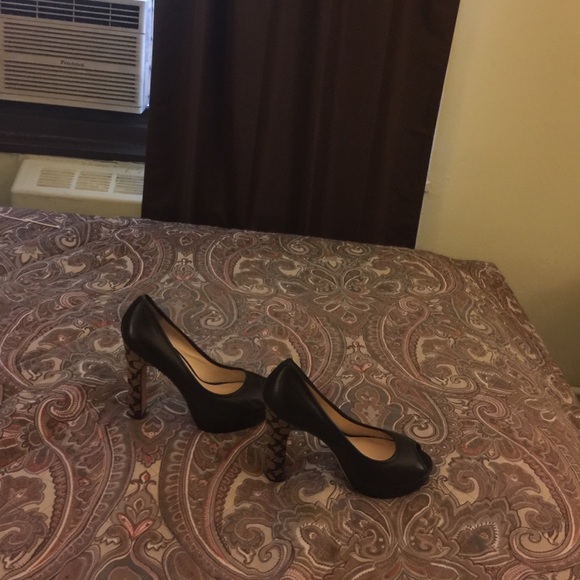 Black coach heels - Picture 2 of 3