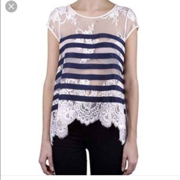 ⚡1 Day ️Sale⚡️BCBG Maxazria white lace top