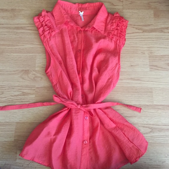 Sleeveless shirt