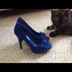 Cobalt Bow Heel