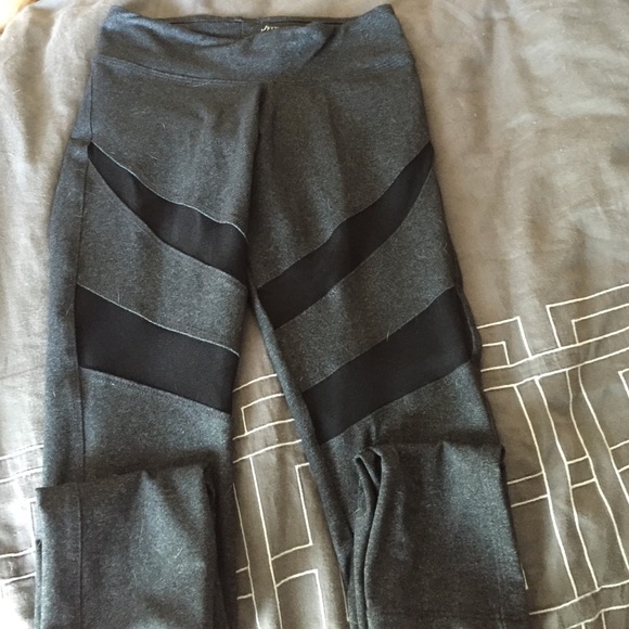 J fitness wear leggings w/mesh cutout