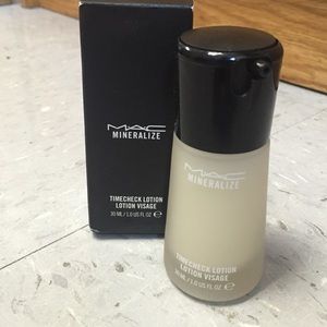 Brand new MAC moisturizer on sale!!